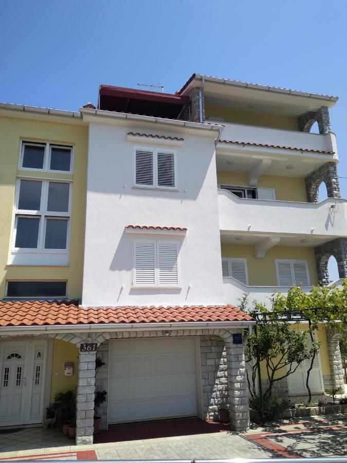 Apartments Mlacovic Rab Town Ngoại thất bức ảnh